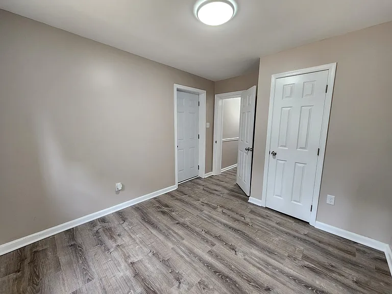 407 E North St — Photo 5