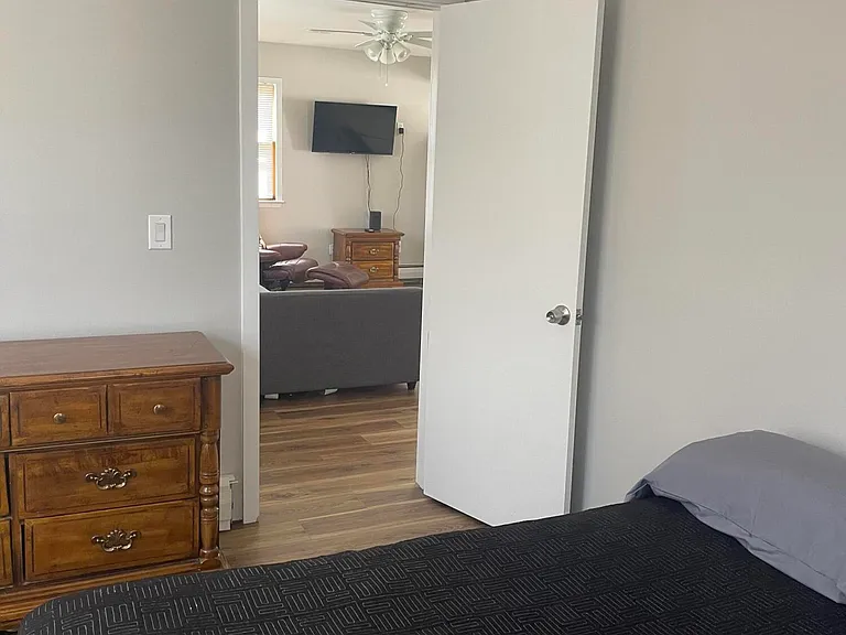 127 Hancock Ave #UPSTAIRS — Photo 8