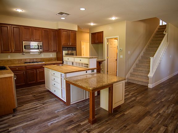 5th image of 113 Glenwood Cir