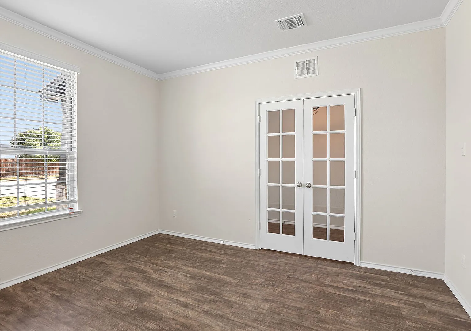 Fresh, Stylish & Ready to Welcome You Home! — Photo 4