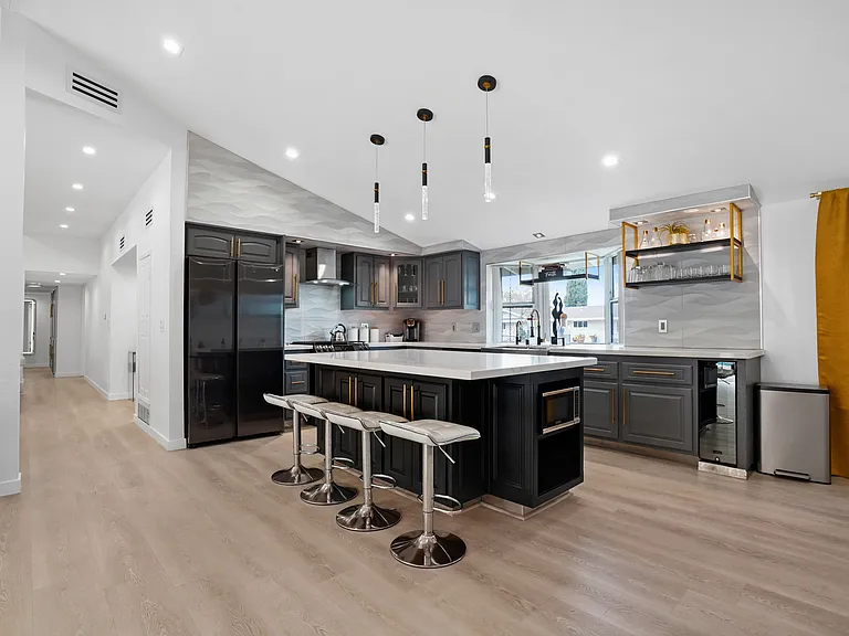 390 Bedford Pl — Photo 5