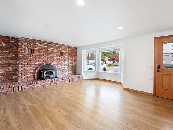2nd image of 613 Birch Ave