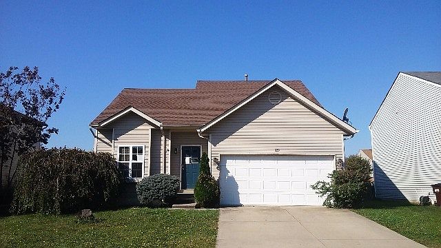 1st image of 939 Foxcroft Pl