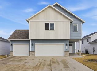 7274 29th St S, Fargo, ND