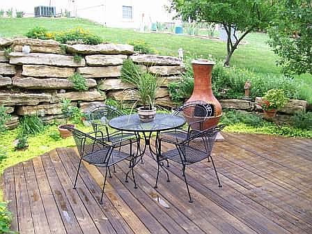 OUTDOOR LIVING