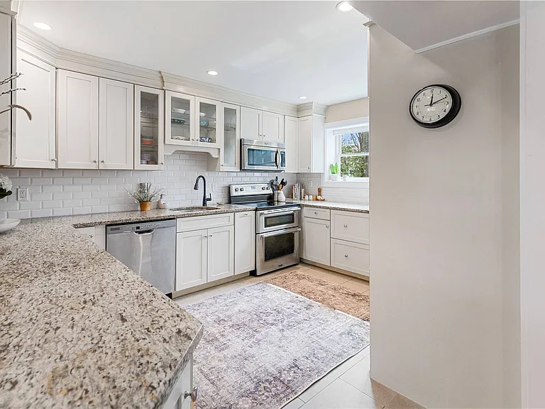 29 Missapoque Ave — Photo 9