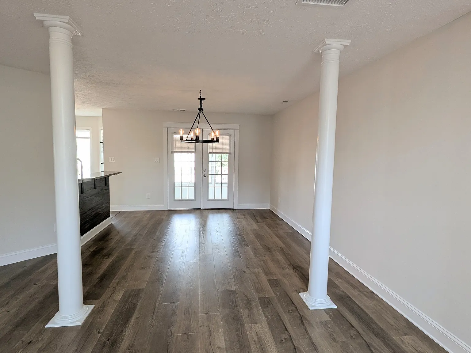 3 bed, 2.5 bath, 2086 sqft, $2,650 — Photo 4