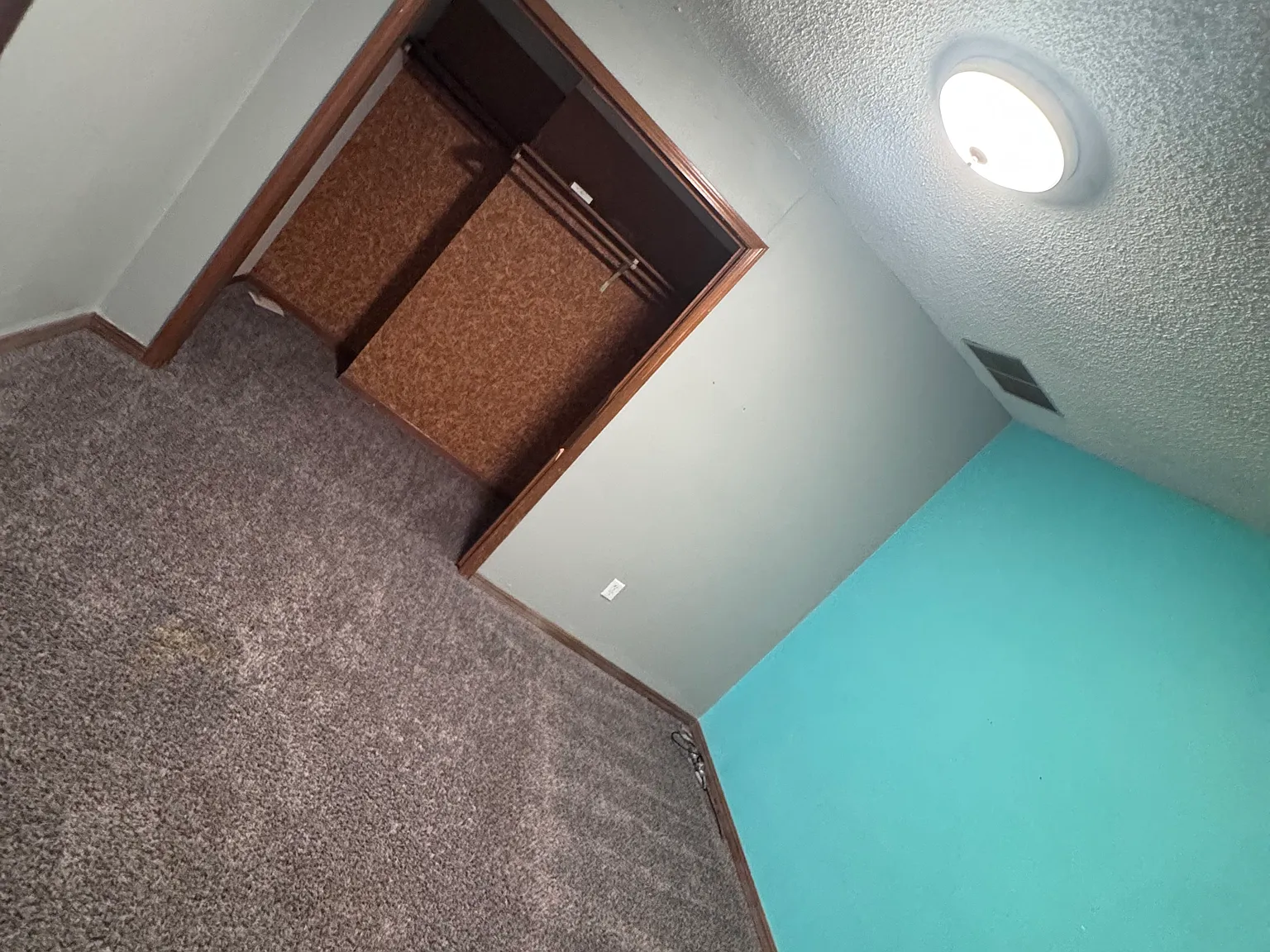 3 bed, $1,100 — Photo 2