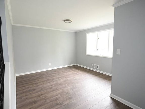 4th image of 90 N Ellwood Ave