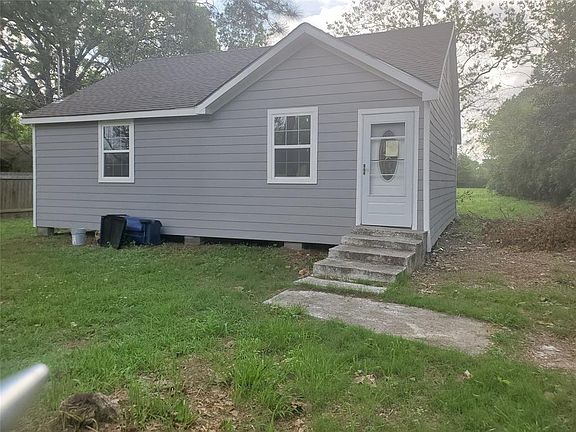 2nd image of 1401A Moller Dr