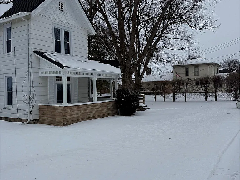 276 E Chicago Blvd — Photo 3