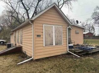 1219 Devils Glen Rd, Bettendorf, IA 52722