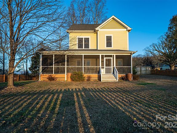 4th image of 11 Forest Park Ln