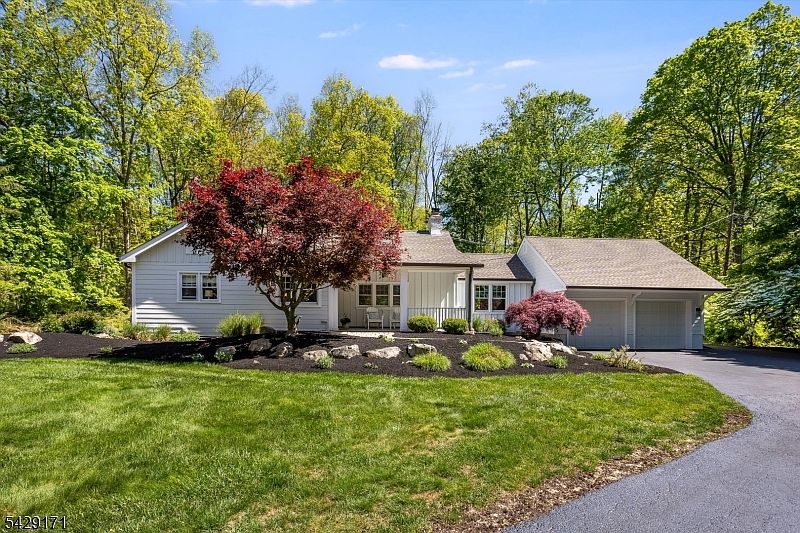 1st image of 3 Laurel Pl