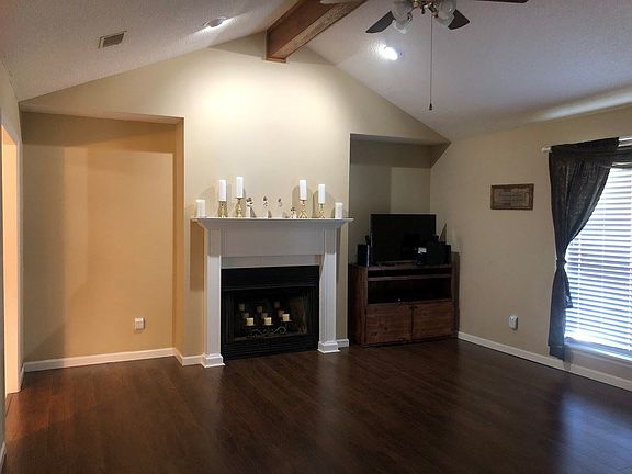 4th image of 3884 Brookfield Dr
