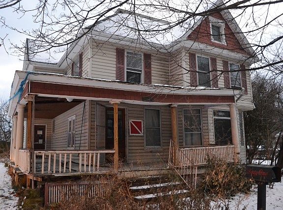 3rd image of 61 Franklin St