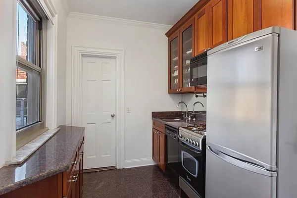 Rented by Avenue Real Estate | media 14