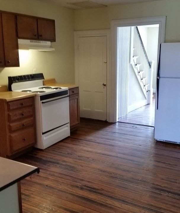 2nd image of 618 Norwood St