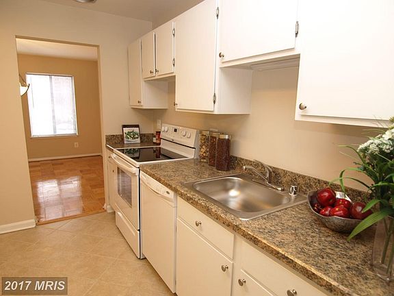 4th image of 11409 Commonwealth Dr #11409
