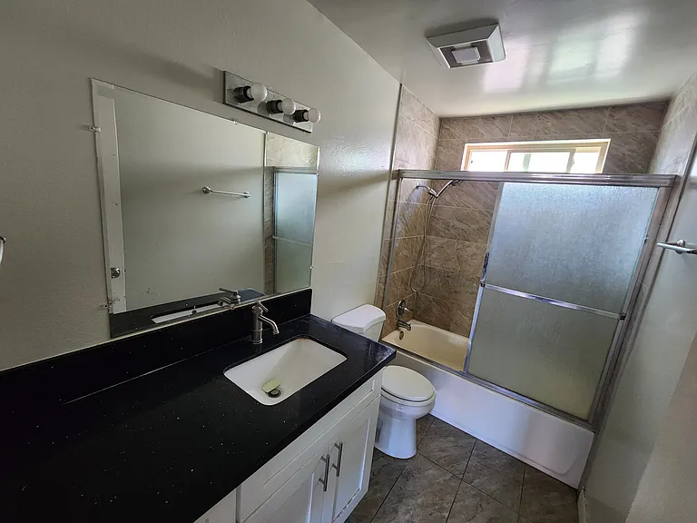 14603 Delano St #18 — Photo 7