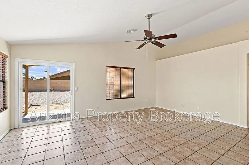 3 bed, 2.0 bath, 1266 sqft, $1,845 — Photo 4