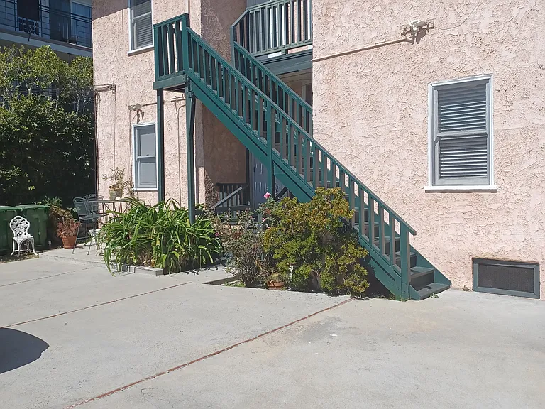 1727 N Alexandria Ave — Photo 20