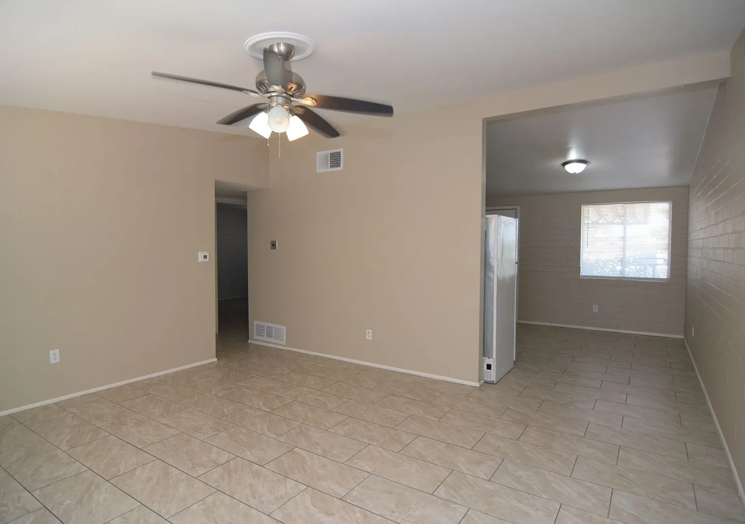 Charming 2 Bedroom 1 Bath Duplex! Great Central Location! — Photo 3