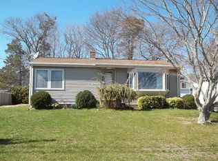 13 Oliveira Ave, Acushnet, MA 02743