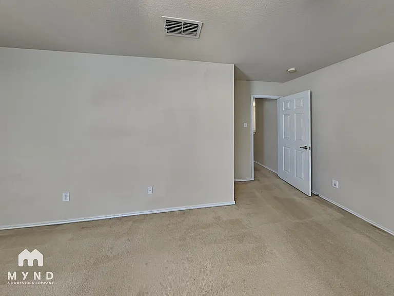 507 Darlene Trl — Photo 12