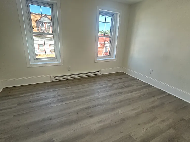 1207 W Norwegian St — Photo 9