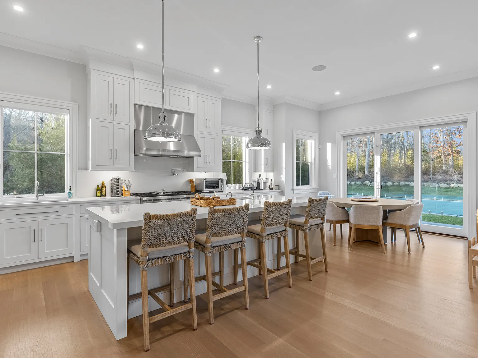 Modern Bridgehampton Gem, Great Location, 6 Bedroom, Heated Pool — Photo 4