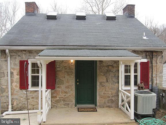 2nd image of 2824 Nine Mile Cir Unit 3