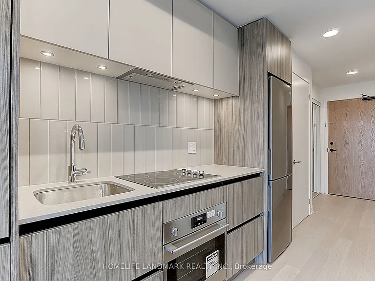 7950 Bathurst St #B-532 — Photo 16