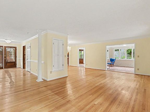 5th image of 2241 Fairoaks Rd