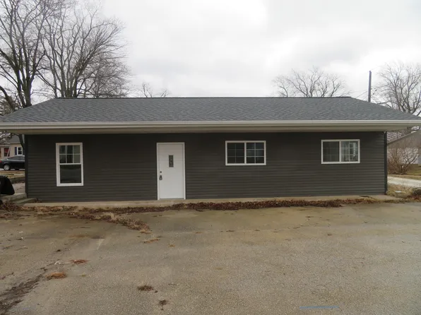 304 S Buchanan St, Heyworth, IL 61745