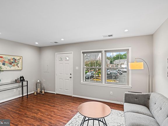 5th image of 96 N Bedford St #B