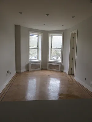 Rented by Space Real Estate | media 22