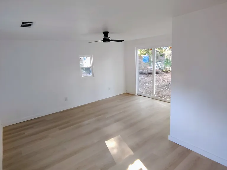 101 Larry Ln — Photo 8