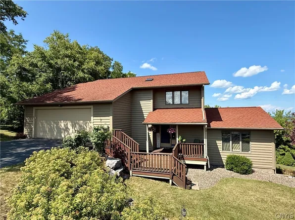 43 Heritage Cir, Syracuse, NY 13209