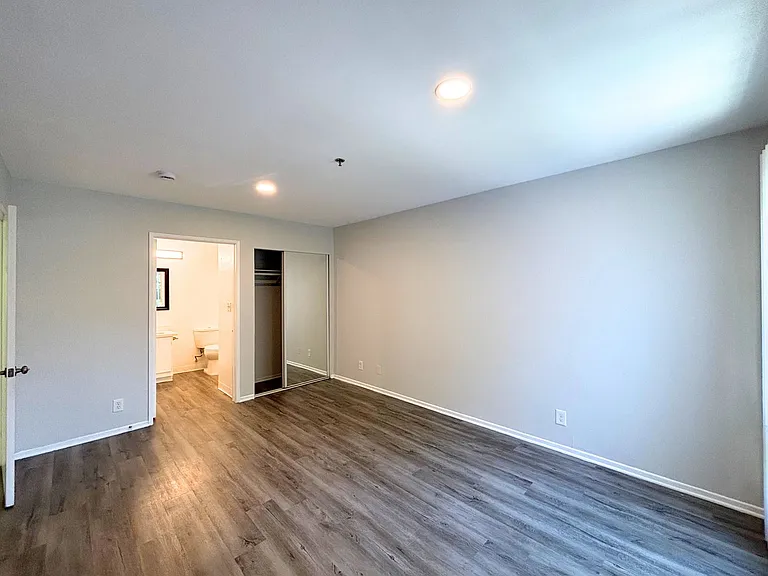 700 S. Berendo Ave — Photo 63