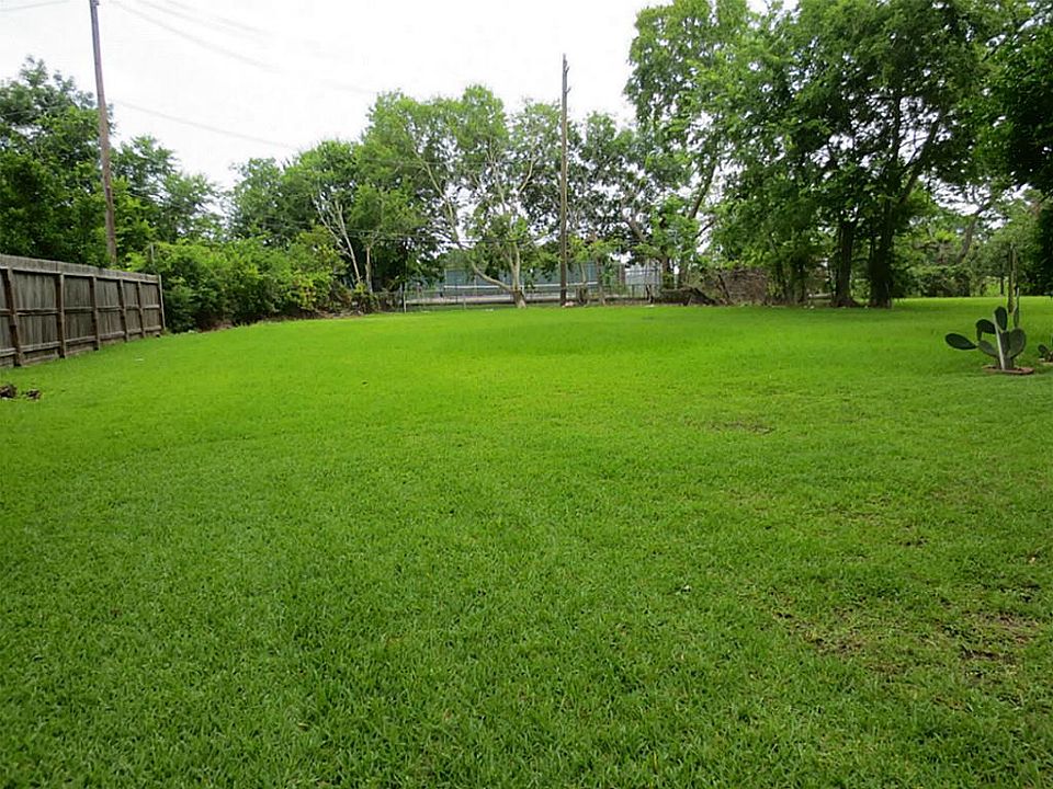 1st image of 8700 Valley View Ln