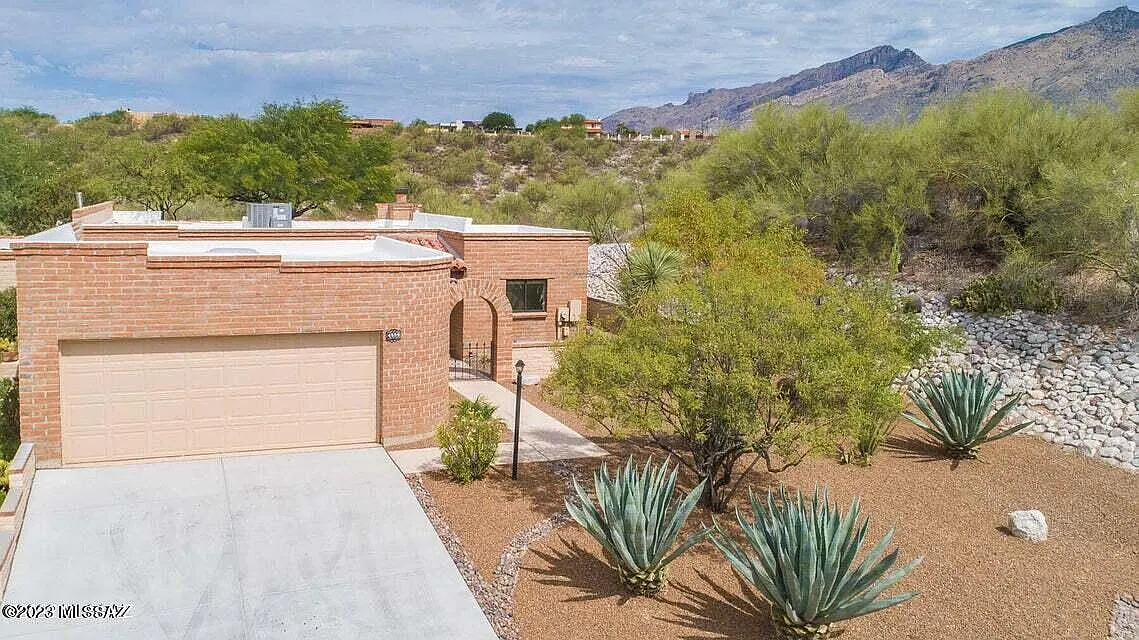 2 bed, 2.0 bath, 1486 sqft, $2,700 — Photo 1