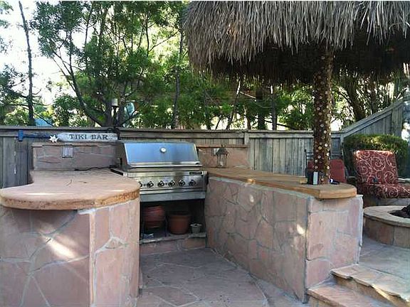 Outdoor Kitchen