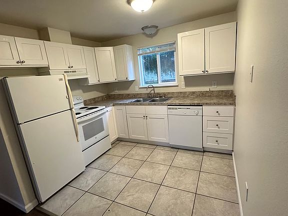 4th image of 315 W Woodworth St Unit 2