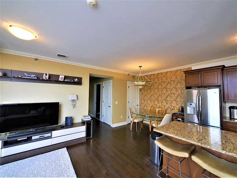 255 Laird Ave #15 — Photo 8