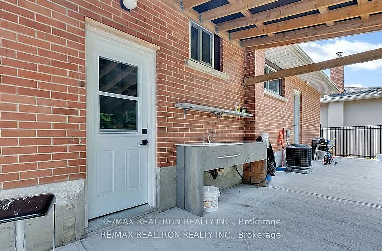 1282 Winter Ave #BASEMENT — Photo 4