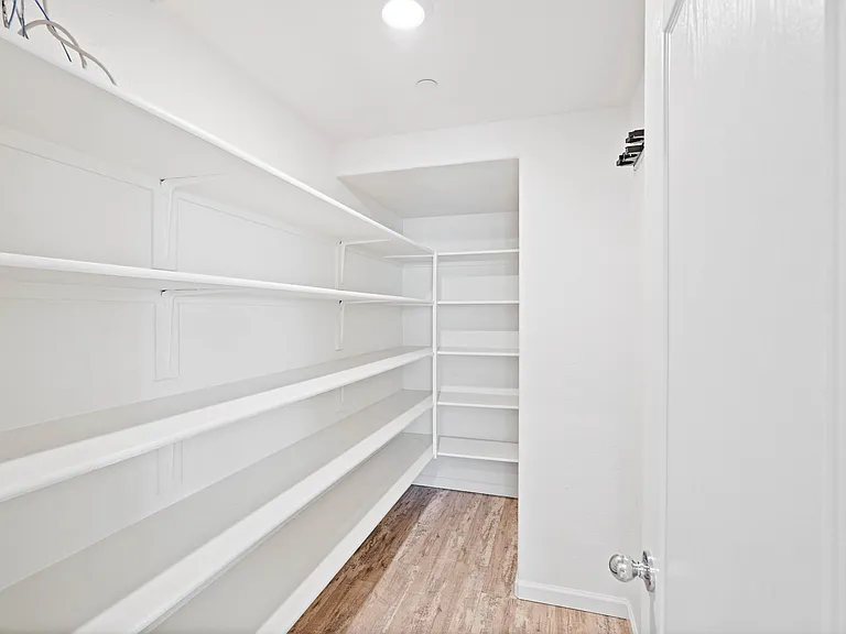 467 Yarrow Dr — Photo 14