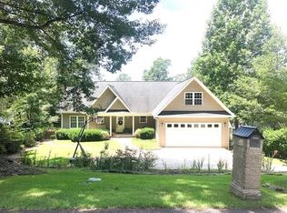 421 Den Ridge Dr, Walhalla, SC 29691