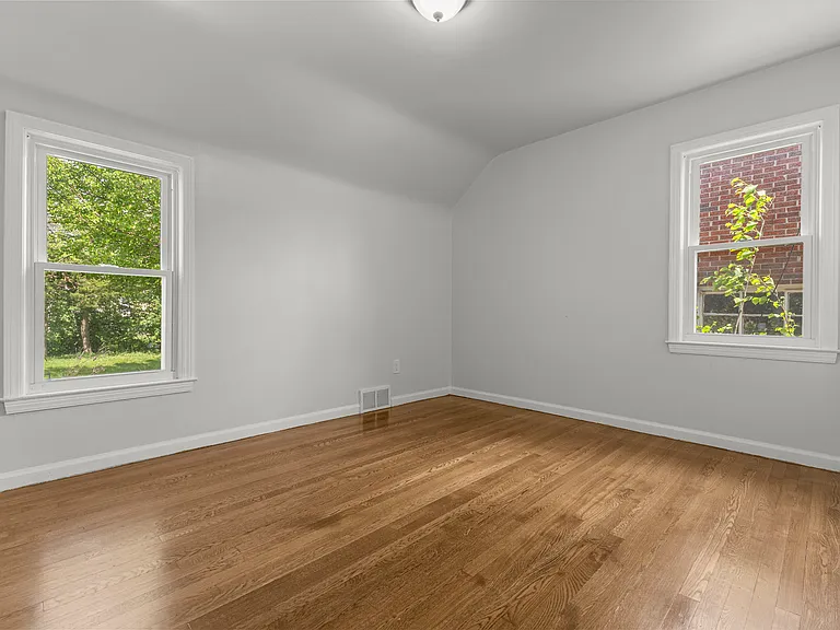 21311 Outer Dr — Photo 18