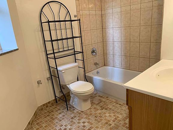 5th image of 502 Washington Ave #1R